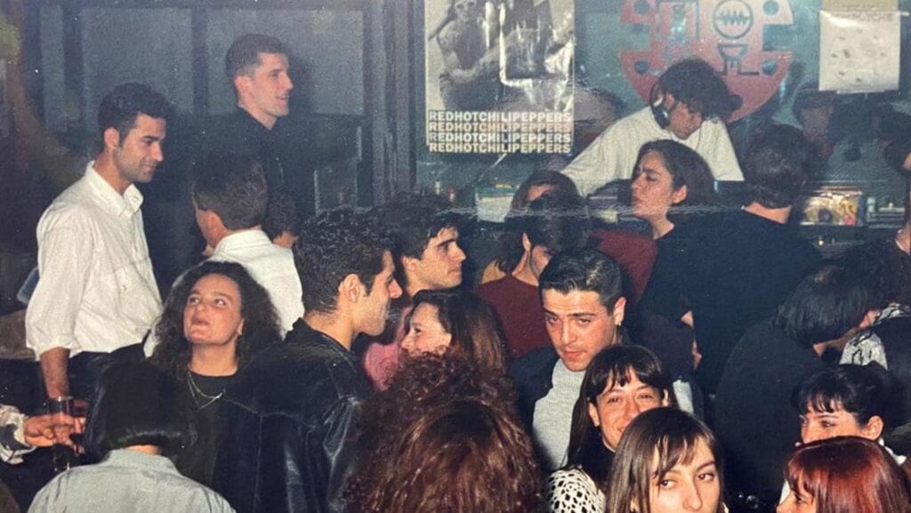 DJ Amable pinchando en Depósito Local, finales de los 80.